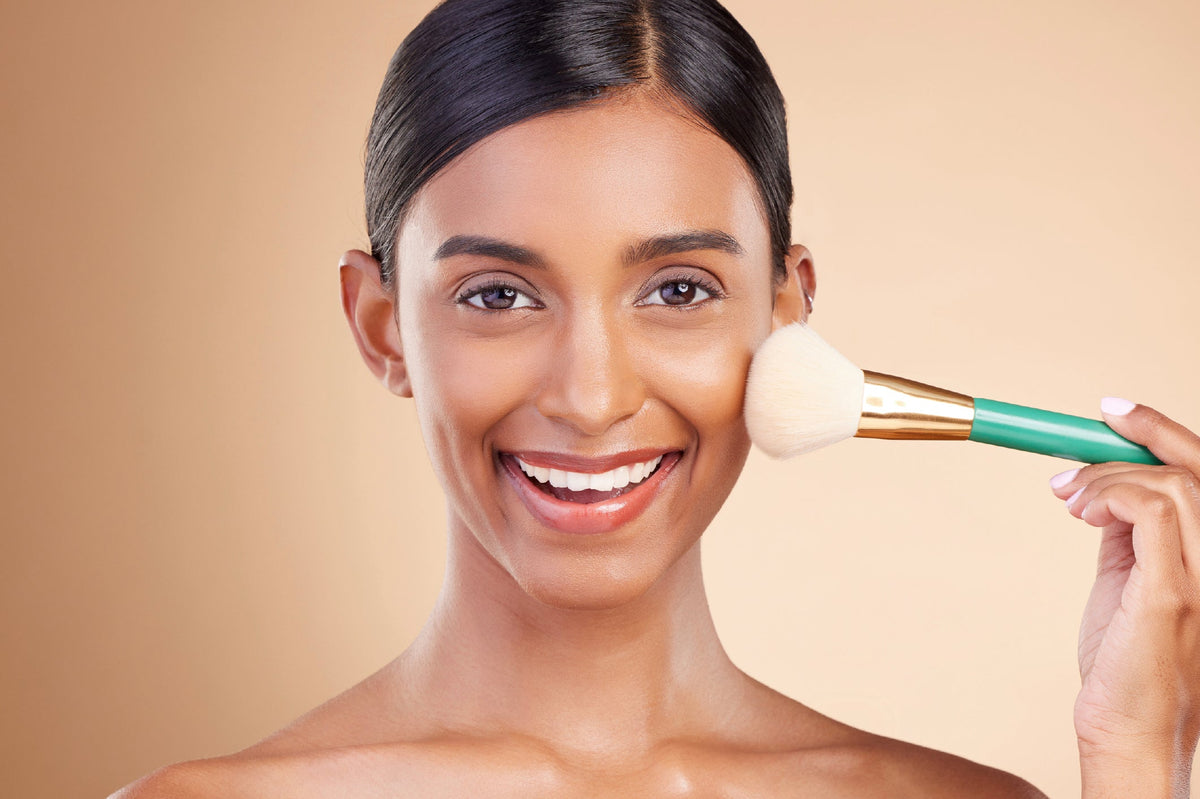 Makeup Tips for Oily Skin That Last Through Rainy Days