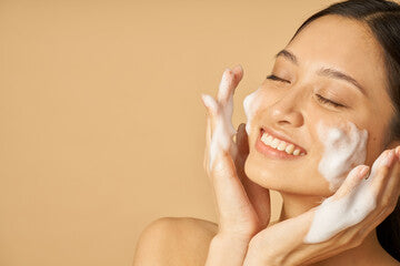 Know the Difference Between a Facewash and a Cleanser!